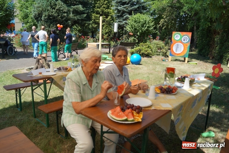 Zdjęcie w galerii na portalu naszraciborz.pl: Mieszkańcy Złotej Jesieni powitali lato wiadomości z regionu