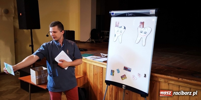 Zdjęcie w galerii na portalu naszraciborz.pl: Doktor Ząbek zawitał do Krzanowic wiadomości z regionu