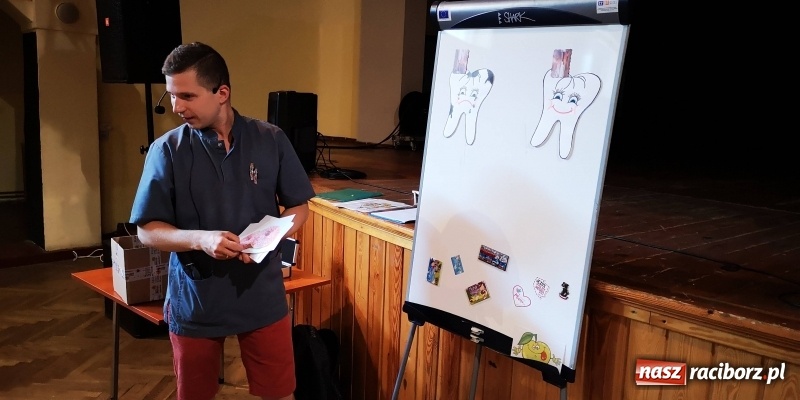 Zdjęcie w galerii na portalu naszraciborz.pl: Doktor Ząbek zawitał do Krzanowic wiadomości z regionu