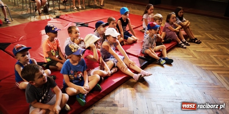 Zdjęcie w galerii na portalu naszraciborz.pl: Doktor Ząbek zawitał do Krzanowic wiadomości z regionu