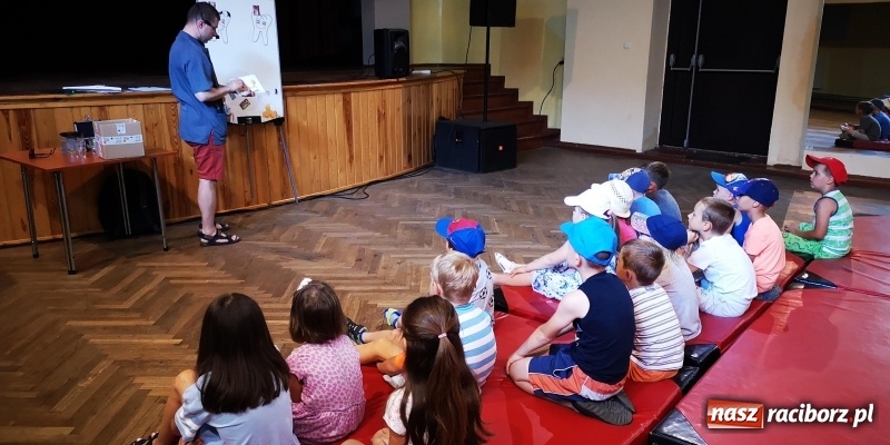 Zdjęcie w galerii na portalu naszraciborz.pl: Doktor Ząbek zawitał do Krzanowic wiadomości z regionu