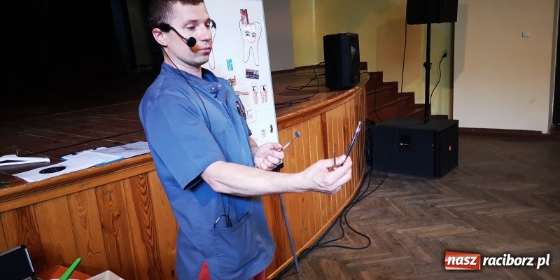 Zdjęcie w galerii na portalu naszraciborz.pl: Doktor Ząbek zawitał do Krzanowic wiadomości z regionu