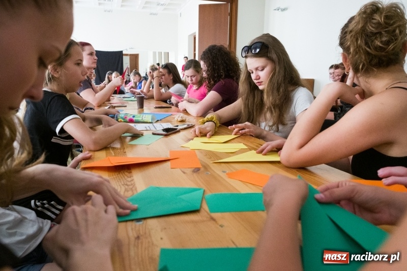 Zdjęcie w galerii na portalu naszraciborz.pl: Zaklęty łabędź. Tancerze z Polski i Czech zatańczą na stawie w parku Roth [FOTO] wiadomości z regionu