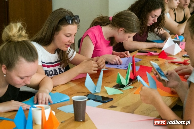 Zdjęcie w galerii na portalu naszraciborz.pl: Zaklęty łabędź. Tancerze z Polski i Czech zatańczą na stawie w parku Roth [FOTO] wiadomości z regionu