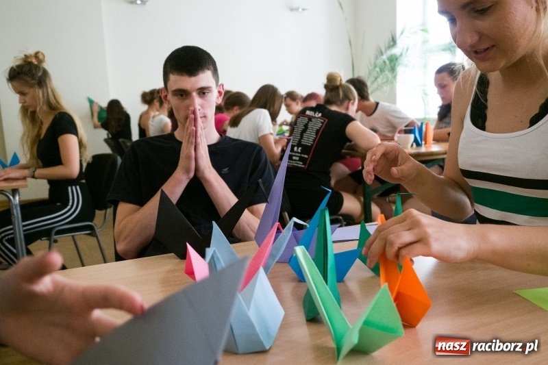 Zdjęcie w galerii na portalu naszraciborz.pl: Zaklęty łabędź. Tancerze z Polski i Czech zatańczą na stawie w parku Roth [FOTO] wiadomości z regionu
