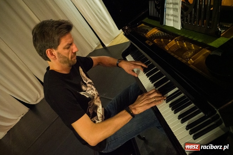 Zdjęcie w galerii na portalu naszraciborz.pl: Zaklęty łabędź. Tancerze z Polski i Czech zatańczą na stawie w parku Roth [FOTO] wiadomości z regionu