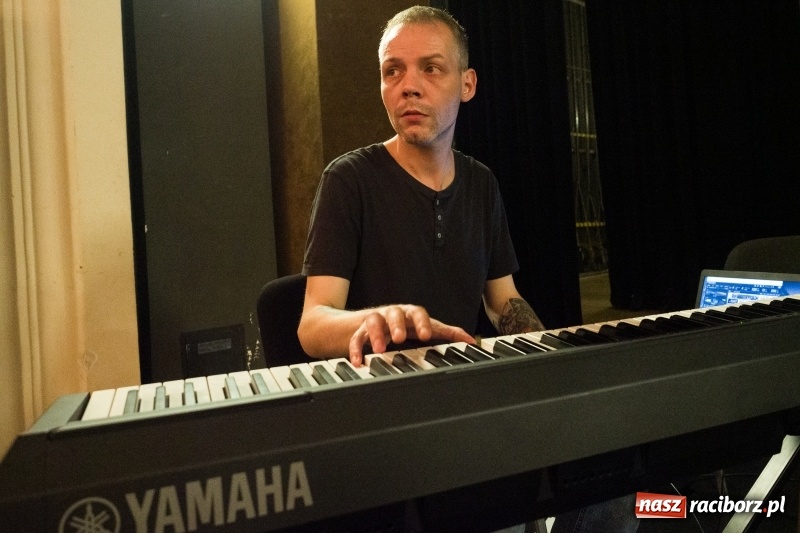 Zdjęcie w galerii na portalu naszraciborz.pl: Zaklęty łabędź. Tancerze z Polski i Czech zatańczą na stawie w parku Roth [FOTO] wiadomości z regionu