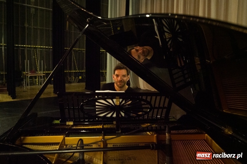 Zdjęcie w galerii na portalu naszraciborz.pl: Zaklęty łabędź. Tancerze z Polski i Czech zatańczą na stawie w parku Roth [FOTO] wiadomości z regionu