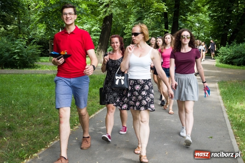 Zdjęcie w galerii na portalu naszraciborz.pl: Zaklęty łabędź. Tancerze z Polski i Czech zatańczą na stawie w parku Roth [FOTO] wiadomości z regionu