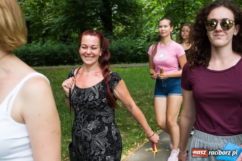 Zdjęcie w galerii na portalu naszraciborz.pl: Zaklęty łabędź. Tancerze z Polski i Czech zatańczą na stawie w parku Roth [FOTO] wiadomości z regionu