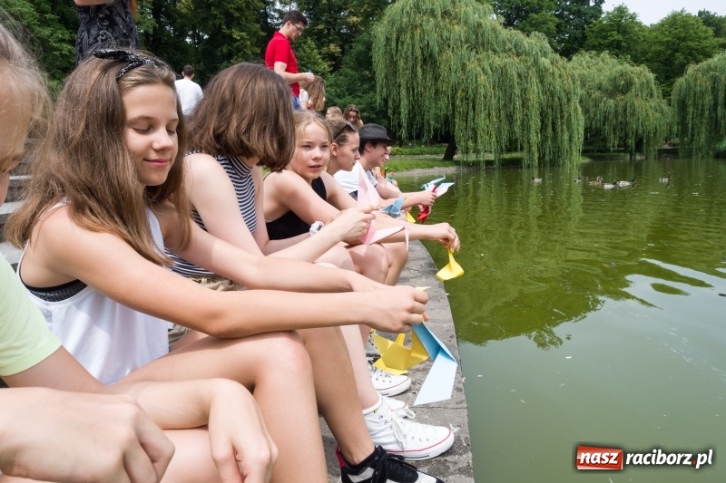 Zdjęcie w galerii na portalu naszraciborz.pl: Zaklęty łabędź. Tancerze z Polski i Czech zatańczą na stawie w parku Roth [FOTO] wiadomości z regionu