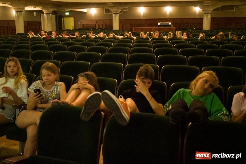 Zdjęcie w galerii na portalu naszraciborz.pl: Zaklęty łabędź. Tancerze z Polski i Czech zatańczą na stawie w parku Roth [FOTO] wiadomości z regionu