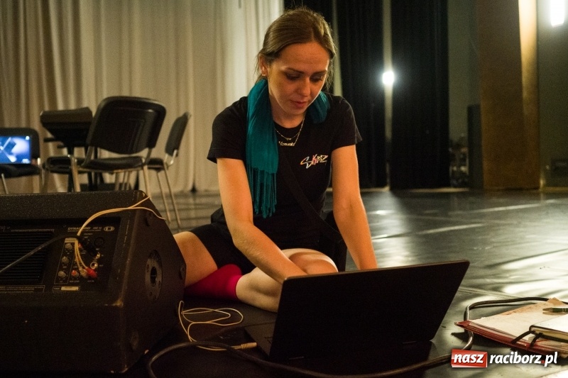 Zdjęcie w galerii na portalu naszraciborz.pl: Zaklęty łabędź. Tancerze z Polski i Czech zatańczą na stawie w parku Roth [FOTO] wiadomości z regionu