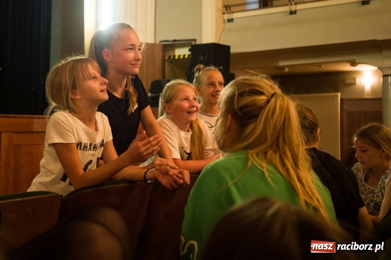 Zdjęcie w galerii na portalu naszraciborz.pl: Zaklęty łabędź. Tancerze z Polski i Czech zatańczą na stawie w parku Roth [FOTO] wiadomości z regionu