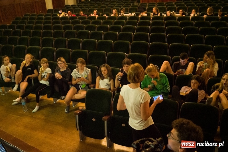 Zdjęcie w galerii na portalu naszraciborz.pl: Zaklęty łabędź. Tancerze z Polski i Czech zatańczą na stawie w parku Roth [FOTO] wiadomości z regionu