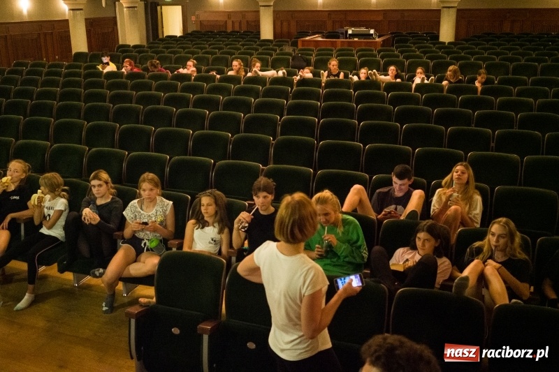 Zdjęcie w galerii na portalu naszraciborz.pl: Zaklęty łabędź. Tancerze z Polski i Czech zatańczą na stawie w parku Roth [FOTO] wiadomości z regionu