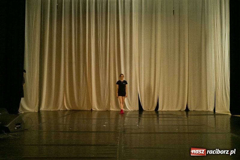 Zdjęcie w galerii na portalu naszraciborz.pl: Zaklęty łabędź. Tancerze z Polski i Czech zatańczą na stawie w parku Roth [FOTO] wiadomości z regionu