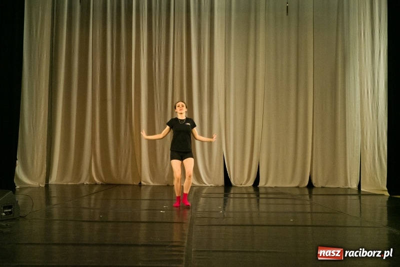 Zdjęcie w galerii na portalu naszraciborz.pl: Zaklęty łabędź. Tancerze z Polski i Czech zatańczą na stawie w parku Roth [FOTO] wiadomości z regionu