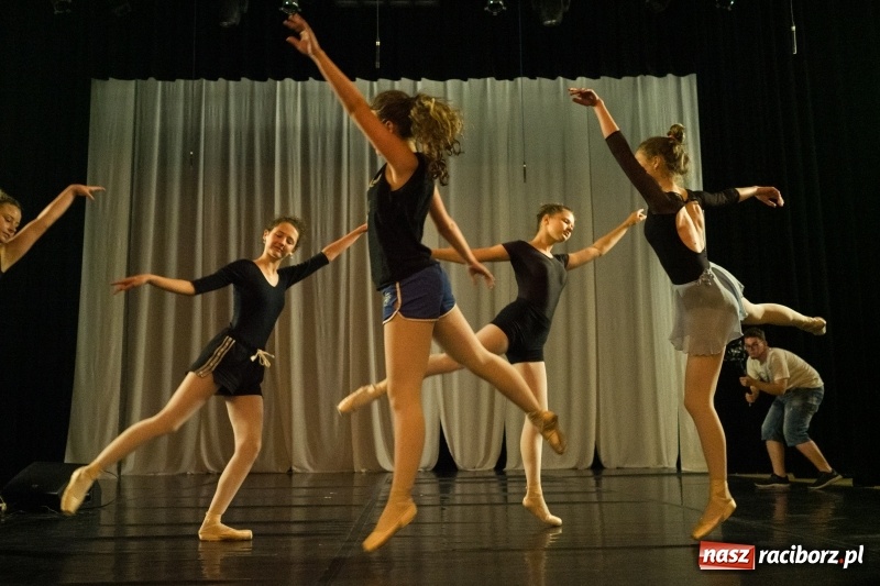 Zdjęcie w galerii na portalu naszraciborz.pl: Zaklęty łabędź. Tancerze z Polski i Czech zatańczą na stawie w parku Roth [FOTO] wiadomości z regionu