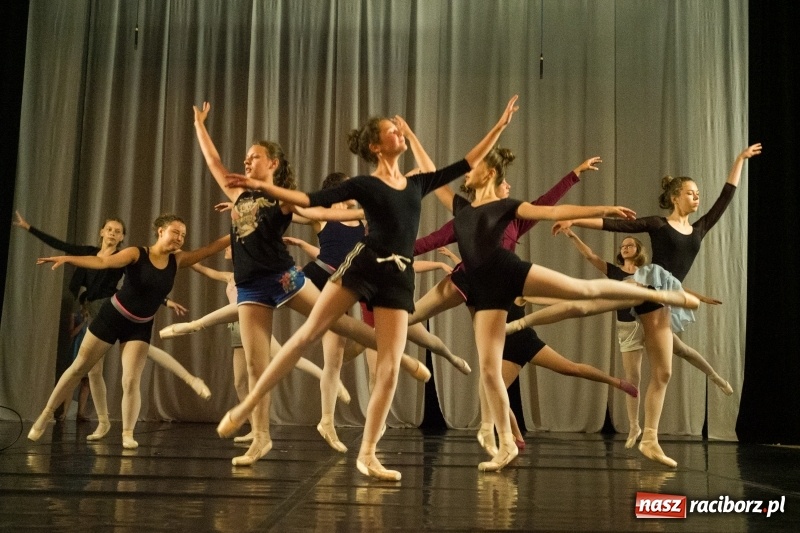 Zdjęcie w galerii na portalu naszraciborz.pl: Zaklęty łabędź. Tancerze z Polski i Czech zatańczą na stawie w parku Roth [FOTO] wiadomości z regionu