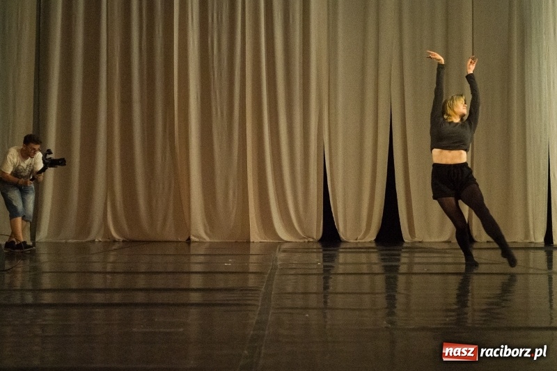 Zdjęcie w galerii na portalu naszraciborz.pl: Zaklęty łabędź. Tancerze z Polski i Czech zatańczą na stawie w parku Roth [FOTO] wiadomości z regionu