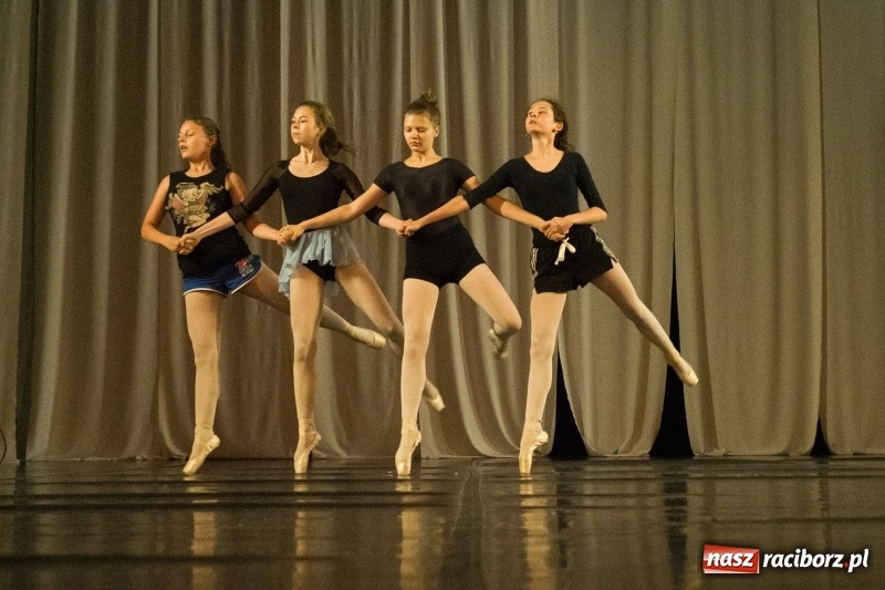 Zdjęcie w galerii na portalu naszraciborz.pl: Zaklęty łabędź. Tancerze z Polski i Czech zatańczą na stawie w parku Roth [FOTO] wiadomości z regionu