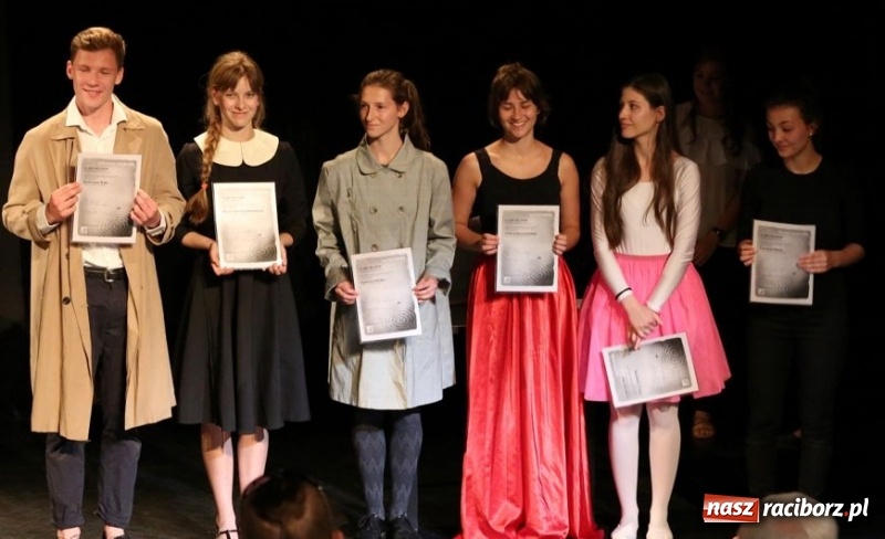 Zdjęcie w galerii na portalu naszraciborz.pl: Aktorka teatru Tetraedr z wyróżnieniem konkursu Sam na scenie wiadomości z regionu