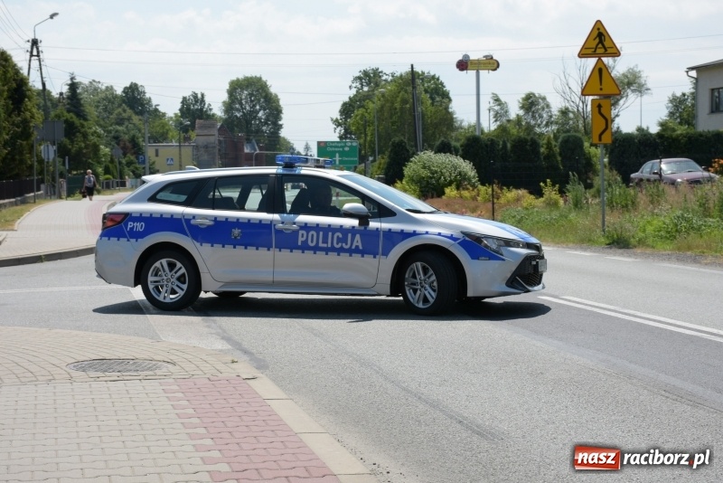 Zdjęcie w galerii na portalu naszraciborz.pl: Na drogi gminy Krzyżanowice wyjechała nowiutka hybrydowa toyota  wiadomości z regionu
