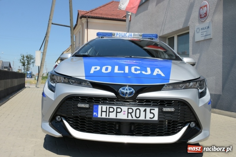 Zdjęcie w galerii na portalu naszraciborz.pl: Na drogi gminy Krzyżanowice wyjechała nowiutka hybrydowa toyota  wiadomości z regionu