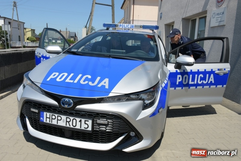 Zdjęcie w galerii na portalu naszraciborz.pl: Na drogi gminy Krzyżanowice wyjechała nowiutka hybrydowa toyota  wiadomości z regionu