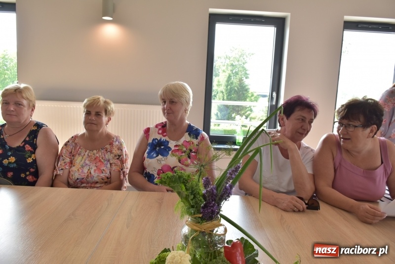 Zdjęcie w galerii na portalu naszraciborz.pl: Gotował dla szejka i na diamentowy jubileusz królowej Elżbiety. Wczoraj odwiedził Rudyszwałd wiadomości z regionu