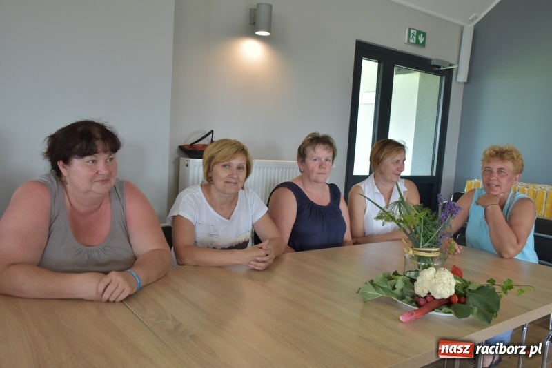 Zdjęcie w galerii na portalu naszraciborz.pl: Gotował dla szejka i na diamentowy jubileusz królowej Elżbiety. Wczoraj odwiedził Rudyszwałd wiadomości z regionu