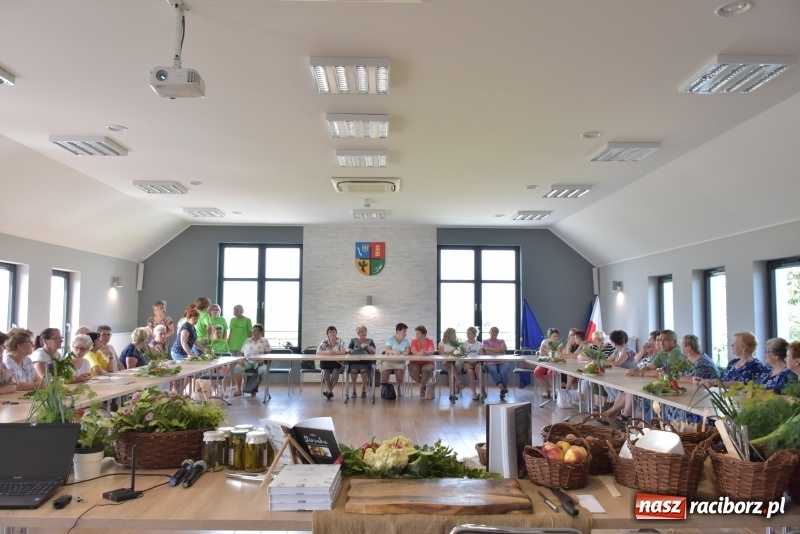 Zdjęcie w galerii na portalu naszraciborz.pl: Gotował dla szejka i na diamentowy jubileusz królowej Elżbiety. Wczoraj odwiedził Rudyszwałd wiadomości z regionu