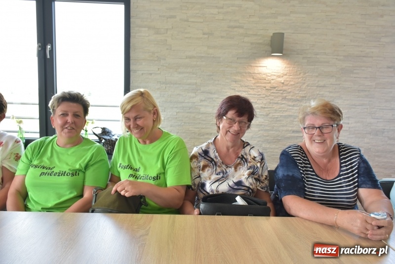 Zdjęcie w galerii na portalu naszraciborz.pl: Gotował dla szejka i na diamentowy jubileusz królowej Elżbiety. Wczoraj odwiedził Rudyszwałd wiadomości z regionu