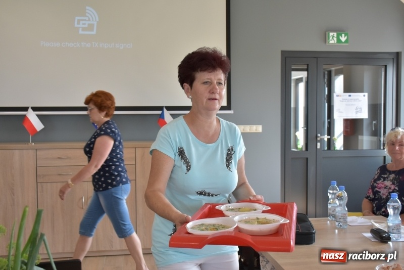 Zdjęcie w galerii na portalu naszraciborz.pl: Gotował dla szejka i na diamentowy jubileusz królowej Elżbiety. Wczoraj odwiedził Rudyszwałd wiadomości z regionu