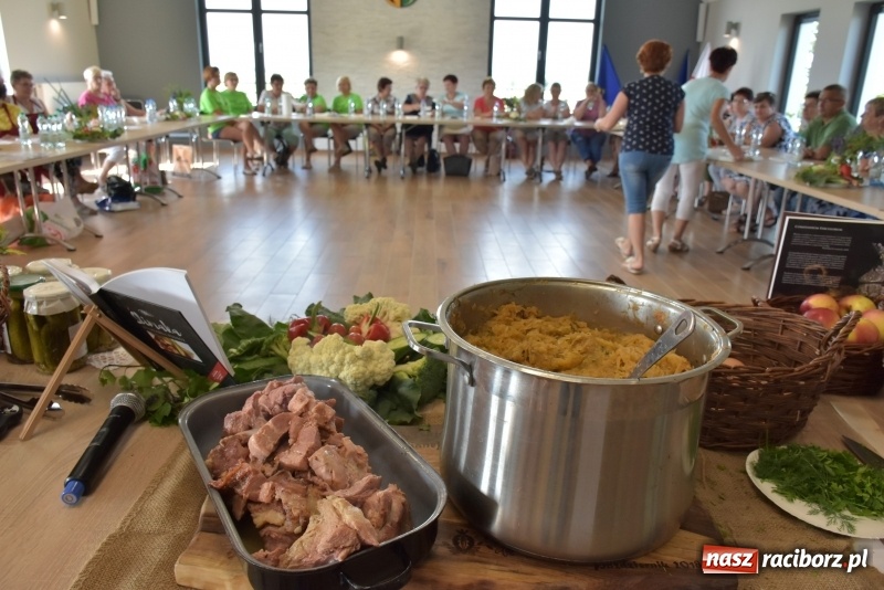 Zdjęcie w galerii na portalu naszraciborz.pl: Gotował dla szejka i na diamentowy jubileusz królowej Elżbiety. Wczoraj odwiedził Rudyszwałd wiadomości z regionu