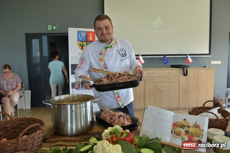 Zdjęcie w galerii na portalu naszraciborz.pl: Gotował dla szejka i na diamentowy jubileusz królowej Elżbiety. Wczoraj odwiedził Rudyszwałd wiadomości z regionu