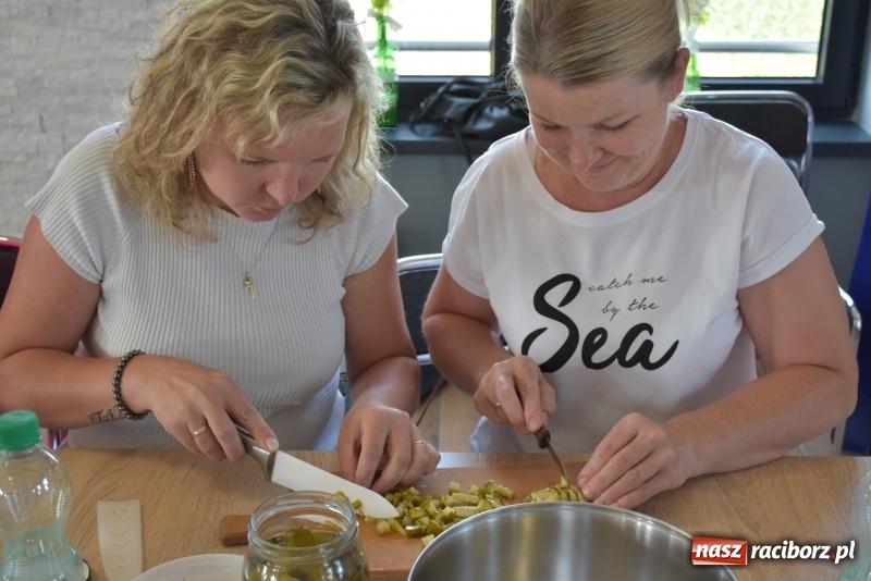 Zdjęcie w galerii na portalu naszraciborz.pl: Gotował dla szejka i na diamentowy jubileusz królowej Elżbiety. Wczoraj odwiedził Rudyszwałd wiadomości z regionu