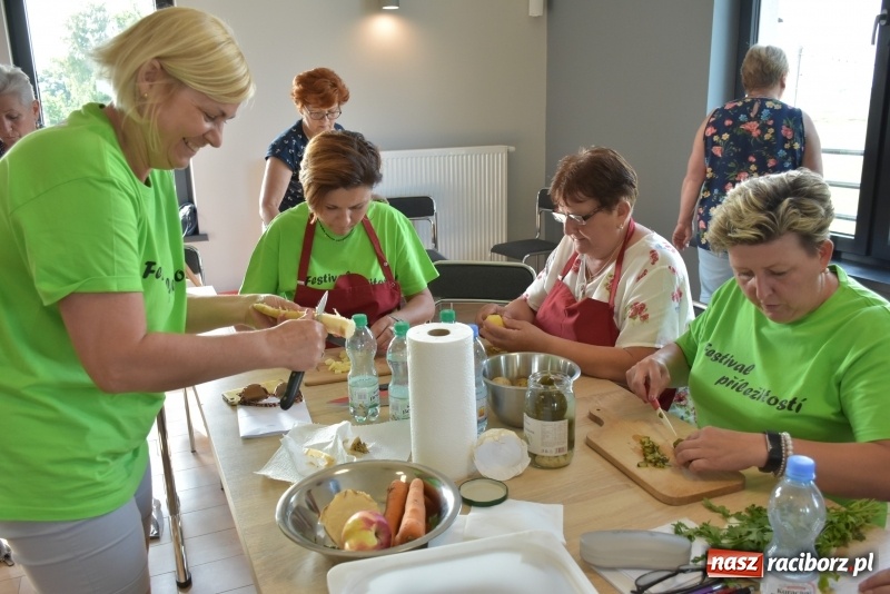 Zdjęcie w galerii na portalu naszraciborz.pl: Gotował dla szejka i na diamentowy jubileusz królowej Elżbiety. Wczoraj odwiedził Rudyszwałd wiadomości z regionu