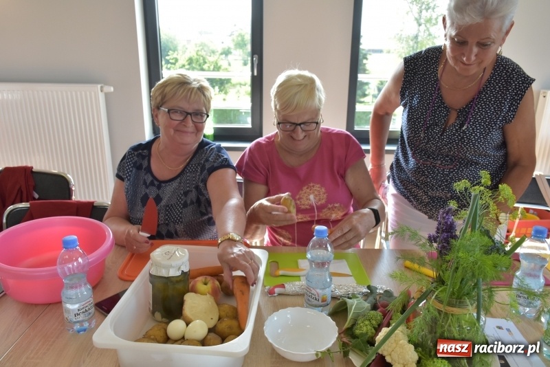 Zdjęcie w galerii na portalu naszraciborz.pl: Gotował dla szejka i na diamentowy jubileusz królowej Elżbiety. Wczoraj odwiedził Rudyszwałd wiadomości z regionu
