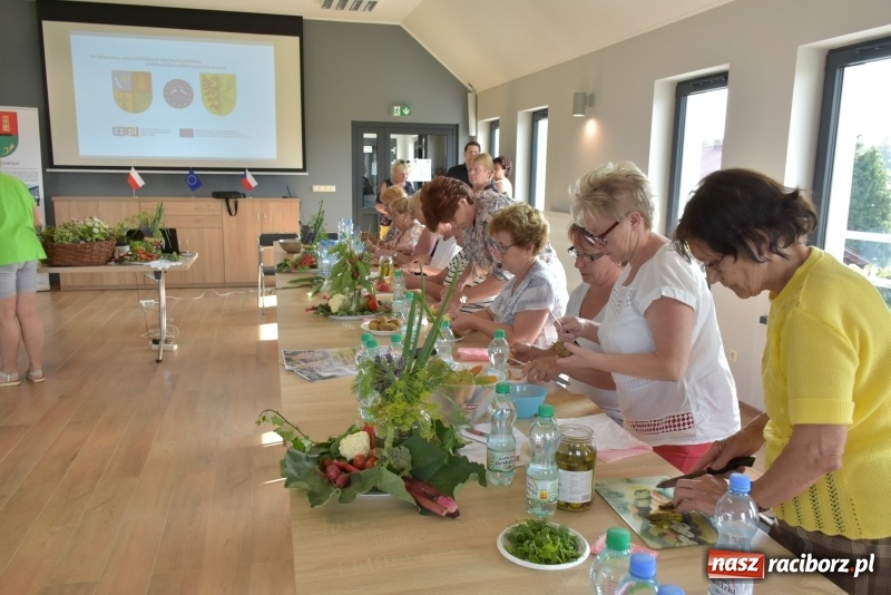 Zdjęcie w galerii na portalu naszraciborz.pl: Gotował dla szejka i na diamentowy jubileusz królowej Elżbiety. Wczoraj odwiedził Rudyszwałd wiadomości z regionu