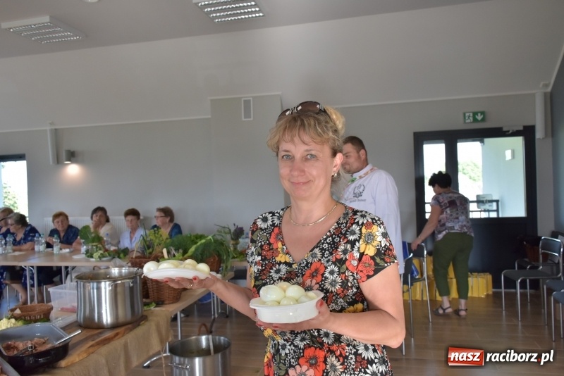 Zdjęcie w galerii na portalu naszraciborz.pl: Gotował dla szejka i na diamentowy jubileusz królowej Elżbiety. Wczoraj odwiedził Rudyszwałd wiadomości z regionu