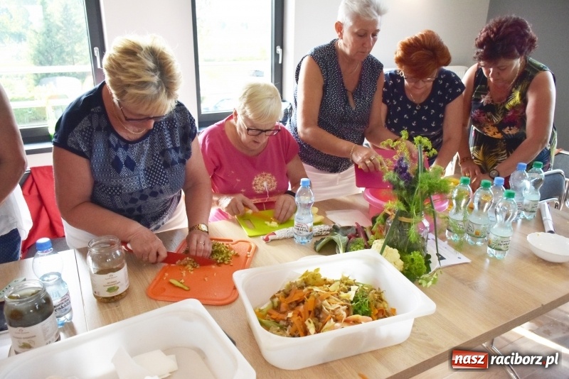 Zdjęcie w galerii na portalu naszraciborz.pl: Gotował dla szejka i na diamentowy jubileusz królowej Elżbiety. Wczoraj odwiedził Rudyszwałd wiadomości z regionu