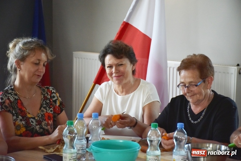 Zdjęcie w galerii na portalu naszraciborz.pl: Gotował dla szejka i na diamentowy jubileusz królowej Elżbiety. Wczoraj odwiedził Rudyszwałd wiadomości z regionu