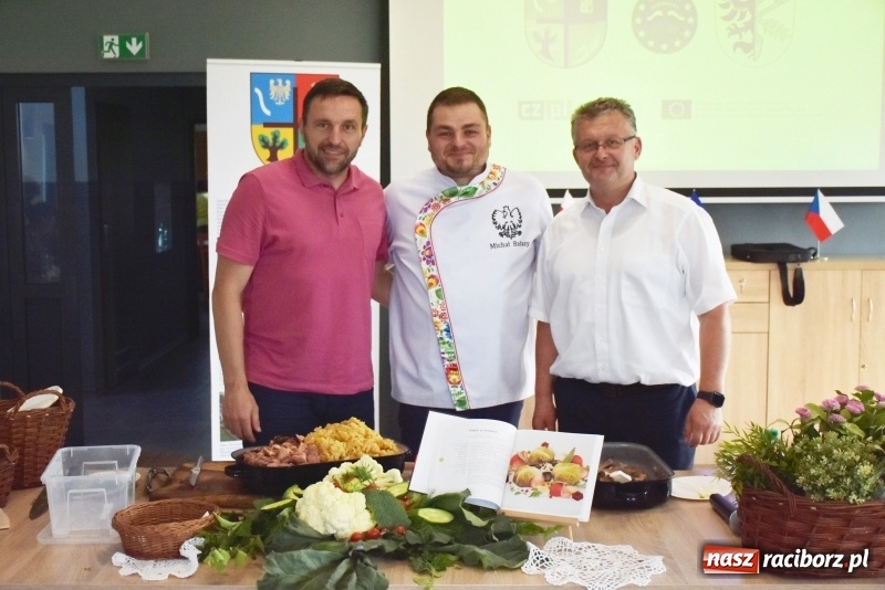 Zdjęcie w galerii na portalu naszraciborz.pl: Gotował dla szejka i na diamentowy jubileusz królowej Elżbiety. Wczoraj odwiedził Rudyszwałd wiadomości z regionu