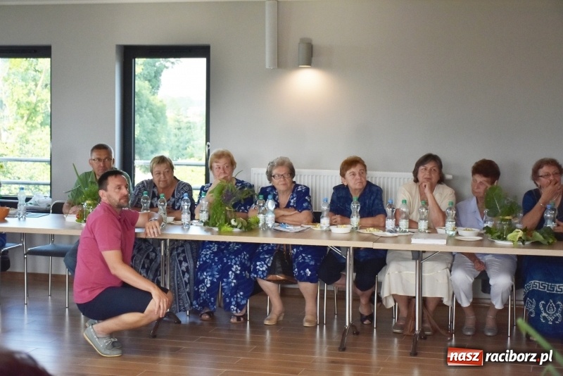 Zdjęcie w galerii na portalu naszraciborz.pl: Gotował dla szejka i na diamentowy jubileusz królowej Elżbiety. Wczoraj odwiedził Rudyszwałd wiadomości z regionu