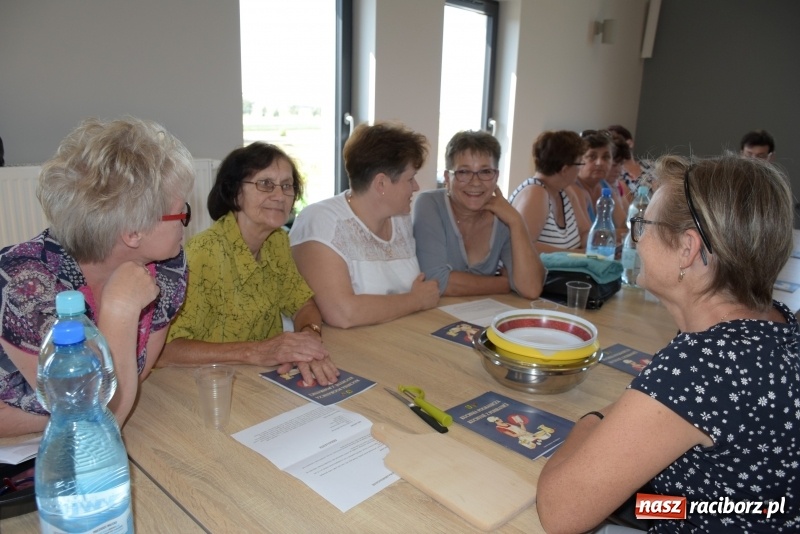 Zdjęcie w galerii na portalu naszraciborz.pl: Gotował dla szejka i na diamentowy jubileusz królowej Elżbiety. Wczoraj odwiedził Rudyszwałd wiadomości z regionu