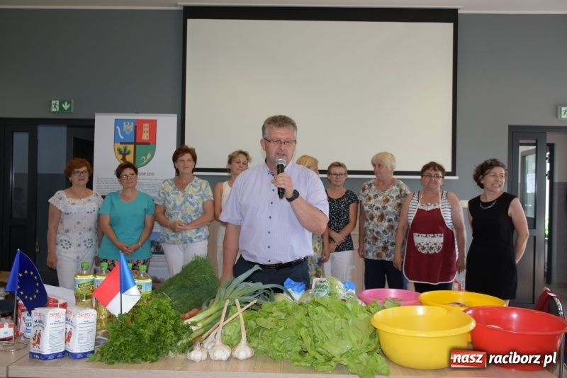 Zdjęcie w galerii na portalu naszraciborz.pl: Gotował dla szejka i na diamentowy jubileusz królowej Elżbiety. Wczoraj odwiedził Rudyszwałd wiadomości z regionu
