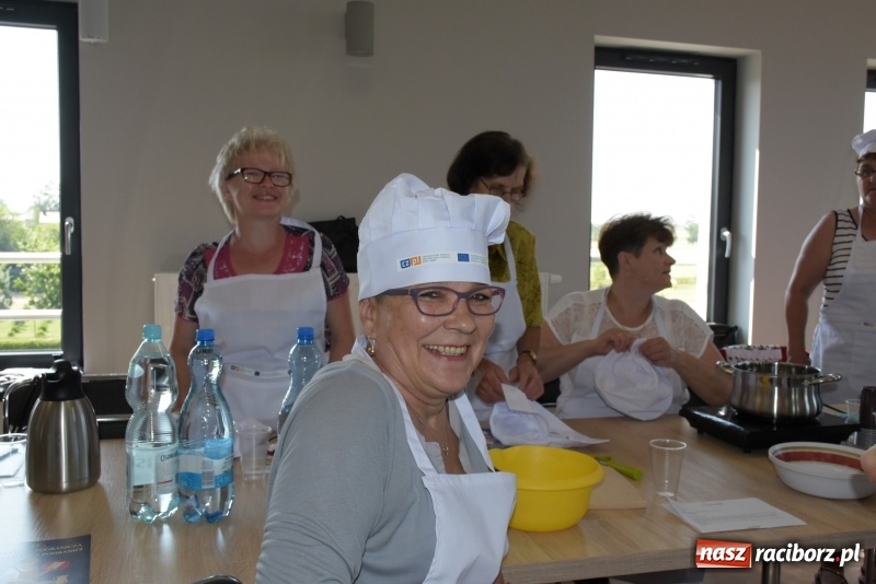 Zdjęcie w galerii na portalu naszraciborz.pl: Gotował dla szejka i na diamentowy jubileusz królowej Elżbiety. Wczoraj odwiedził Rudyszwałd wiadomości z regionu