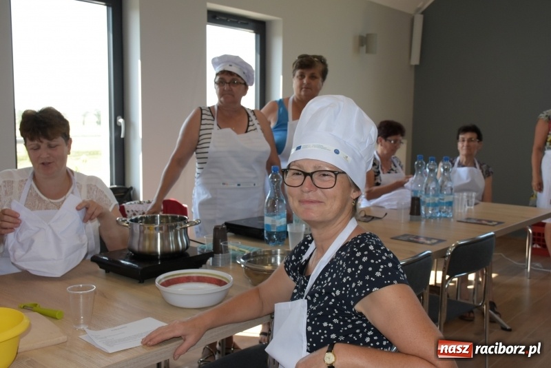 Zdjęcie w galerii na portalu naszraciborz.pl: Gotował dla szejka i na diamentowy jubileusz królowej Elżbiety. Wczoraj odwiedził Rudyszwałd wiadomości z regionu